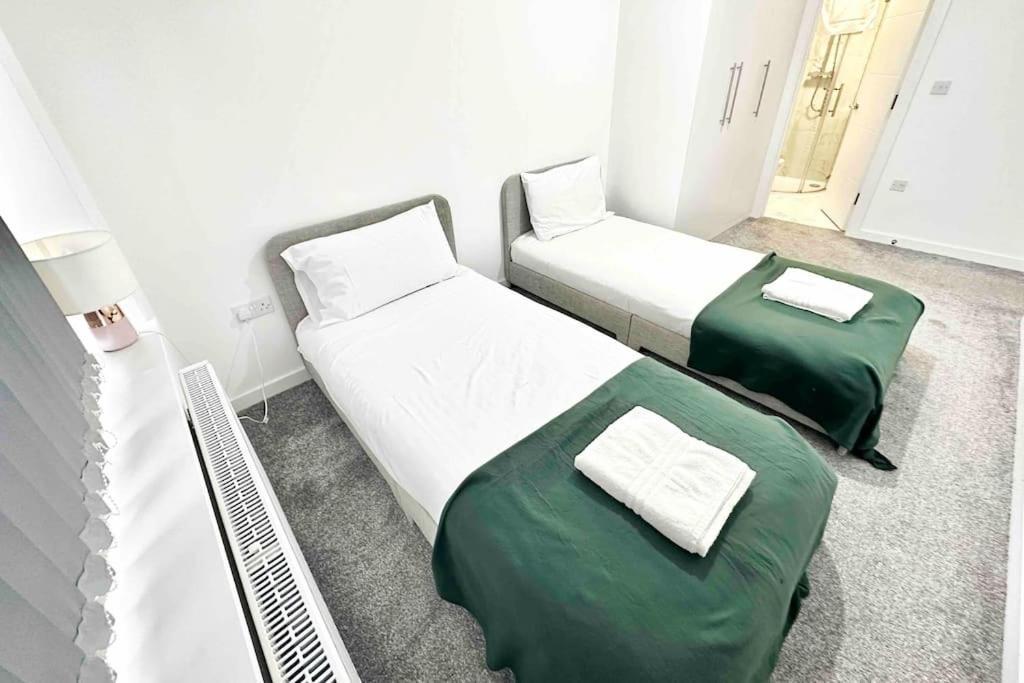 Paradigm House, Stunning 2-Bedroom Apartment 1, Free Parking, Oxford Exterior photo